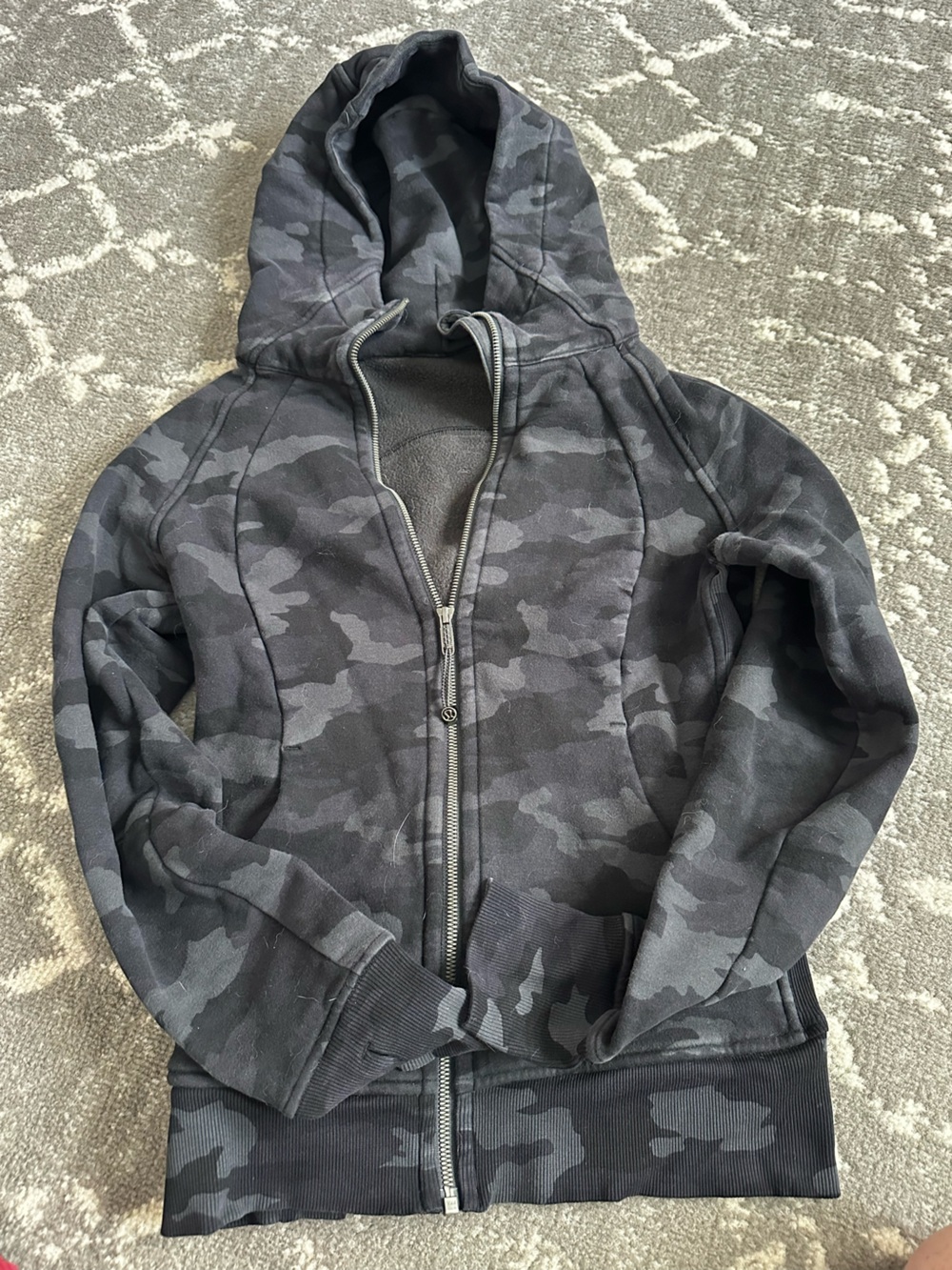 Lululemon scuba zip up size 8